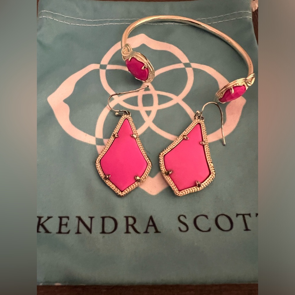 Kendra Scott earrings and bracelet